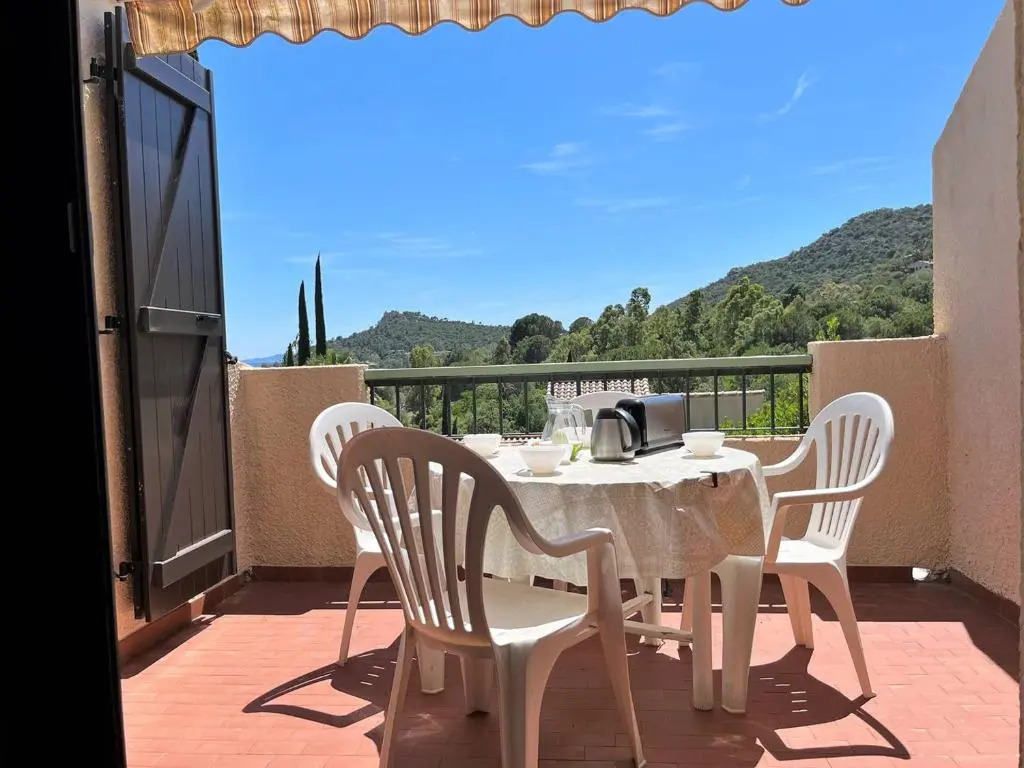 Appartement Le Lavandou, 2 pièces, 4 personnes - FR-1-251-417