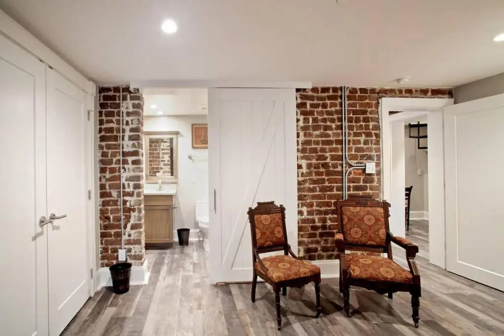 Restored Historic Home 5 bedroom 5 bath with 9 beds