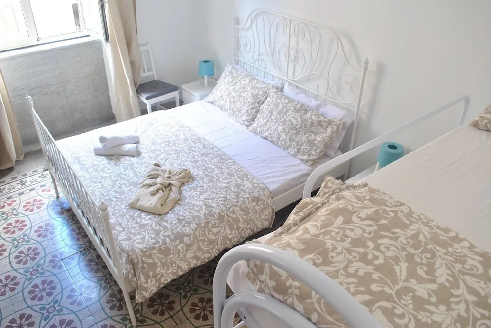 Sunrise Hostel & Rooms