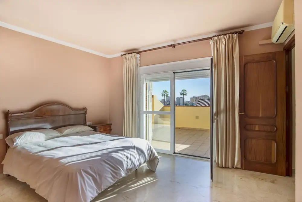 Villa - 5 Bedrooms with Pool and WiFi - 107872