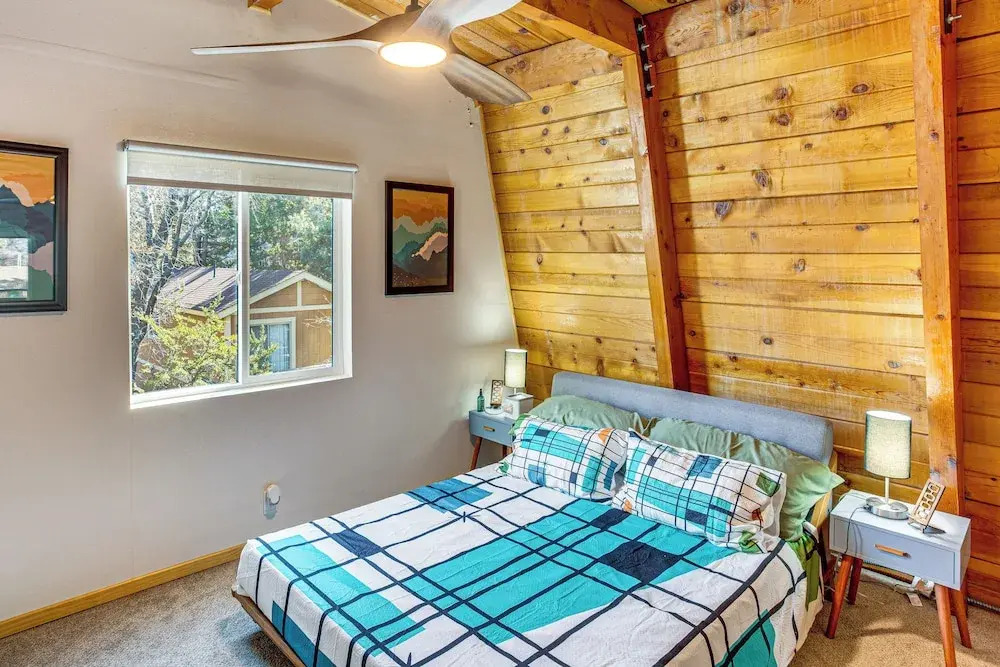 7 Mi to Bear Mountain Ski Resort: Home w/ Hot Tub