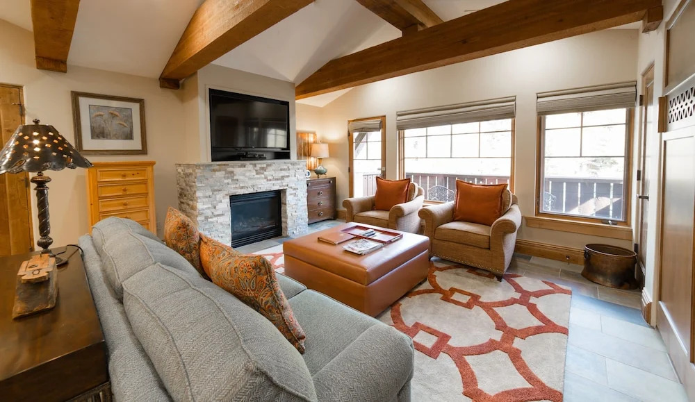 Studio Living in the Mountains