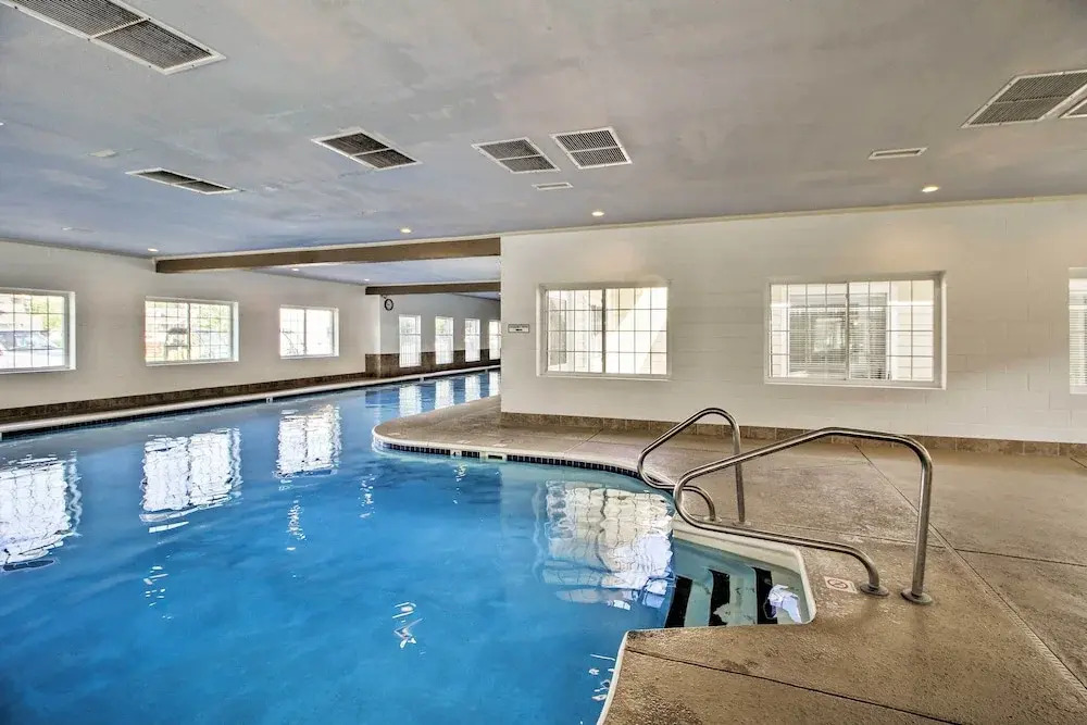 Unit 3 Mi to Branson Strip! Pool, Step-free Access