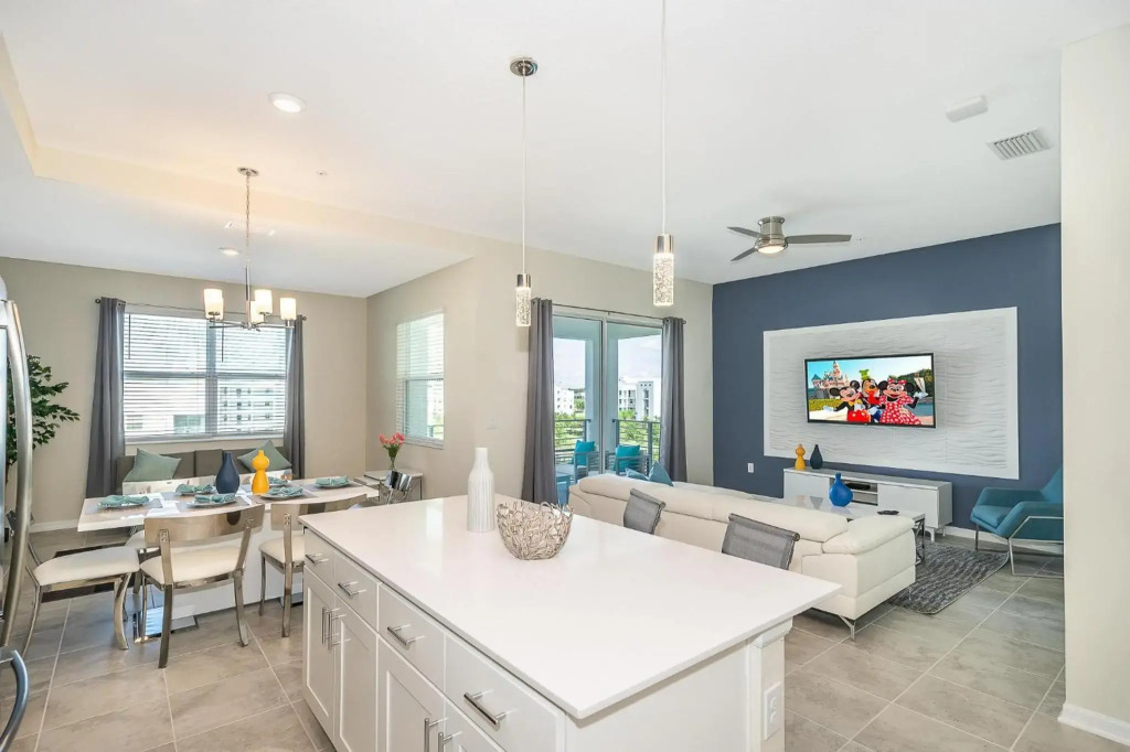 DC405 Storey Lake Condo 2 bed 2 bath free Waterpark