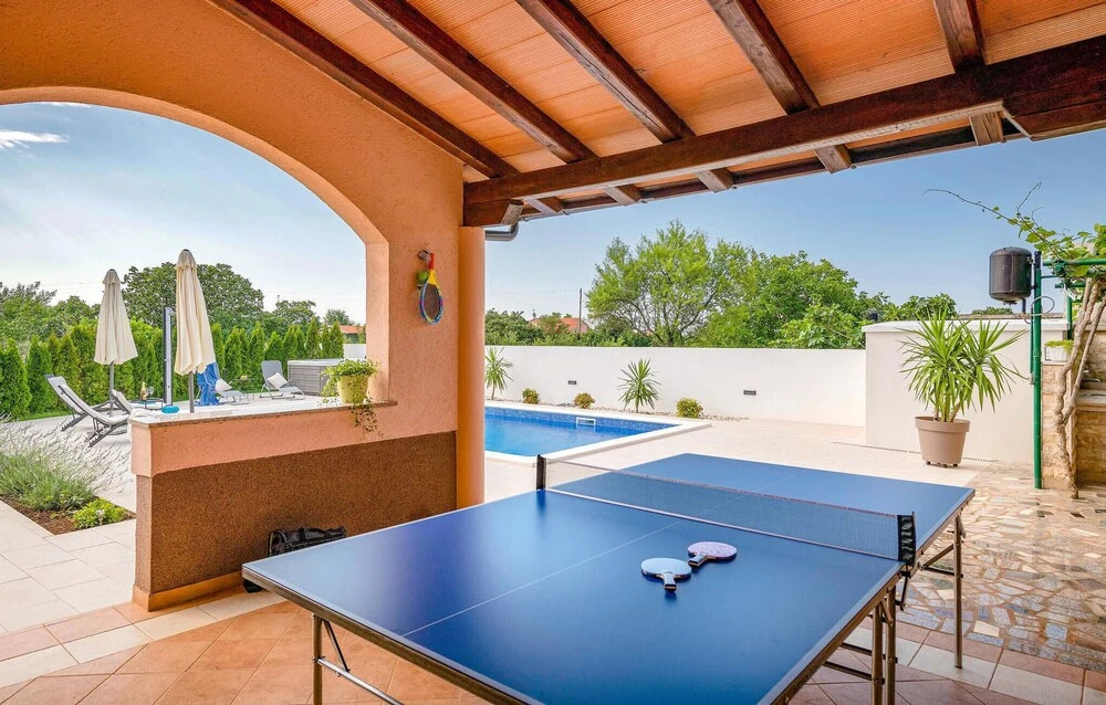 Stunning Home In Marcana