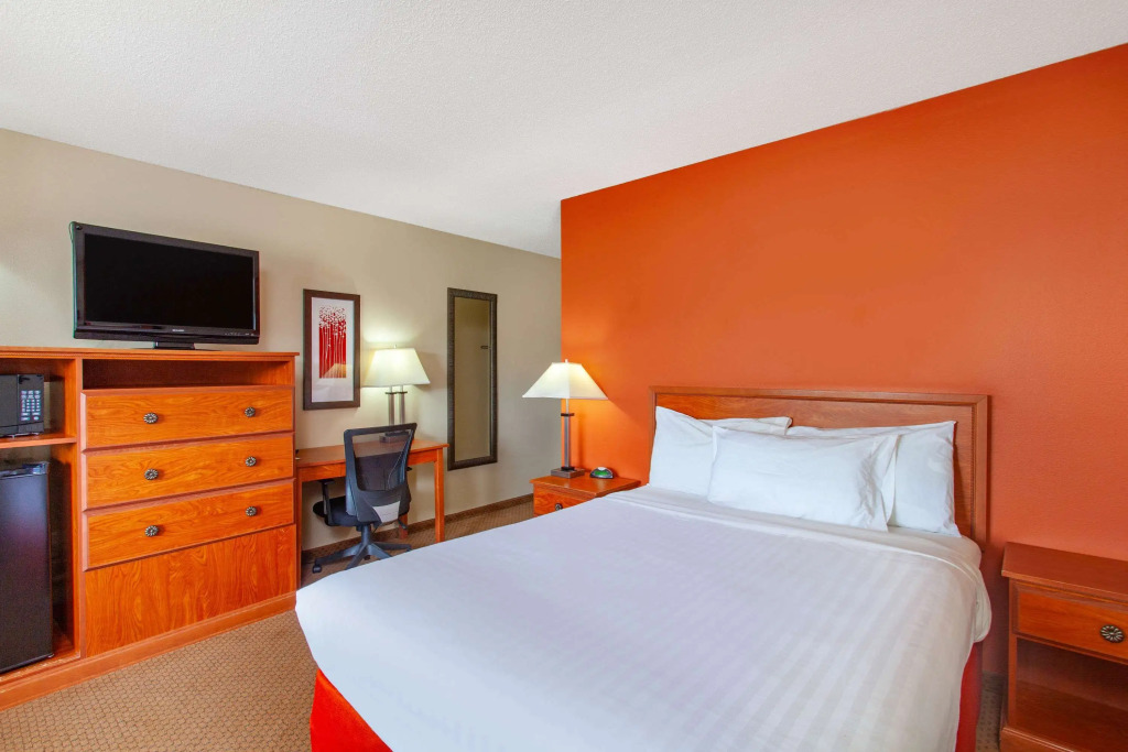 AmericInn by Wyndham Willmar