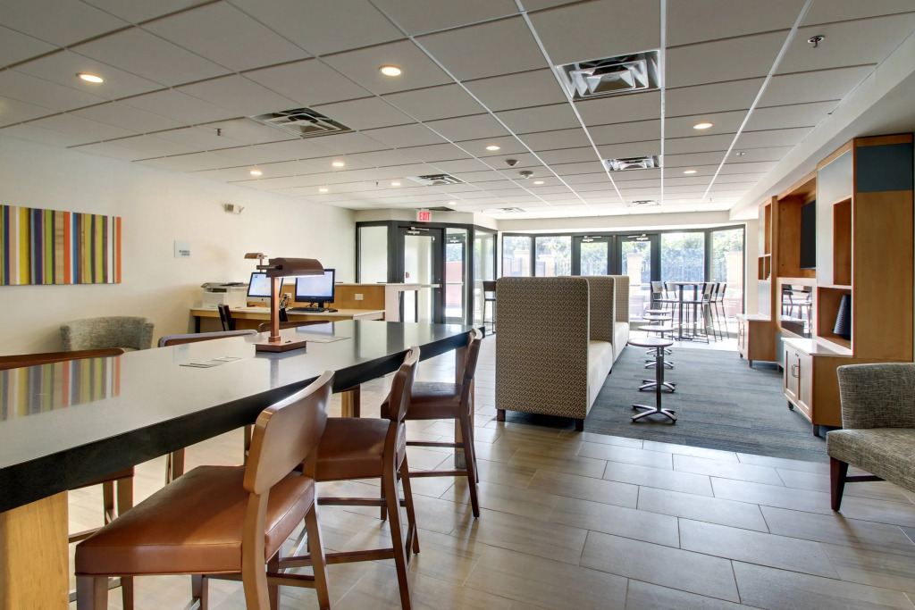 Holiday Inn Express & Suites Aurora - Naperville by IHG