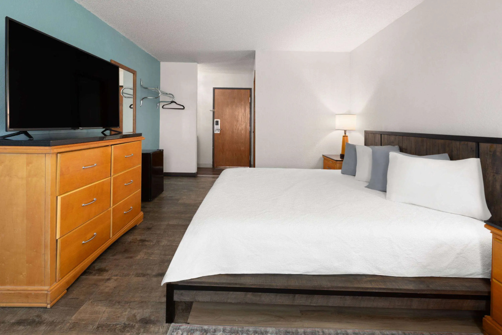 Travelodge by Wyndham Redwood Falls