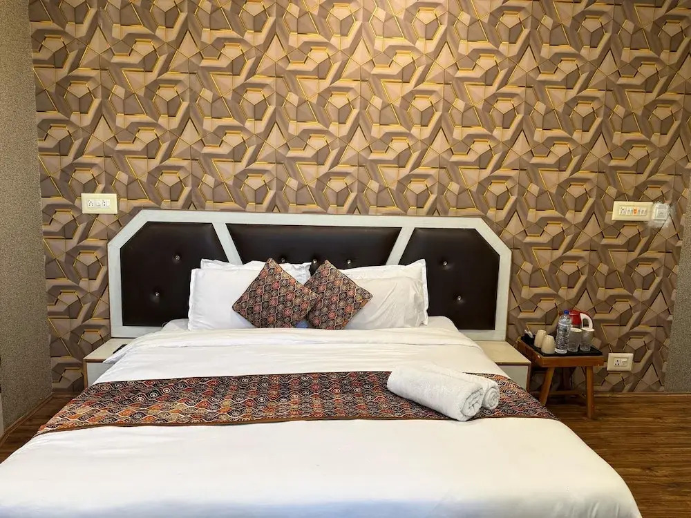 Rozan Jaai Orchard Hotel