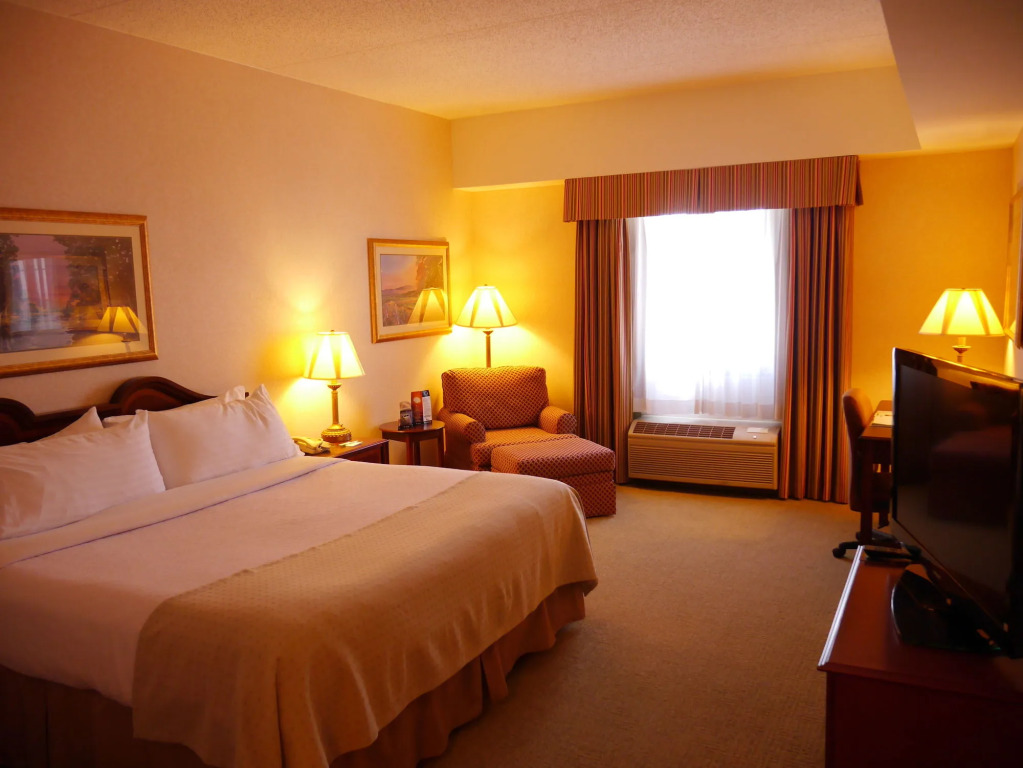 Holiday Inn Lafayette-City Centre by IHG