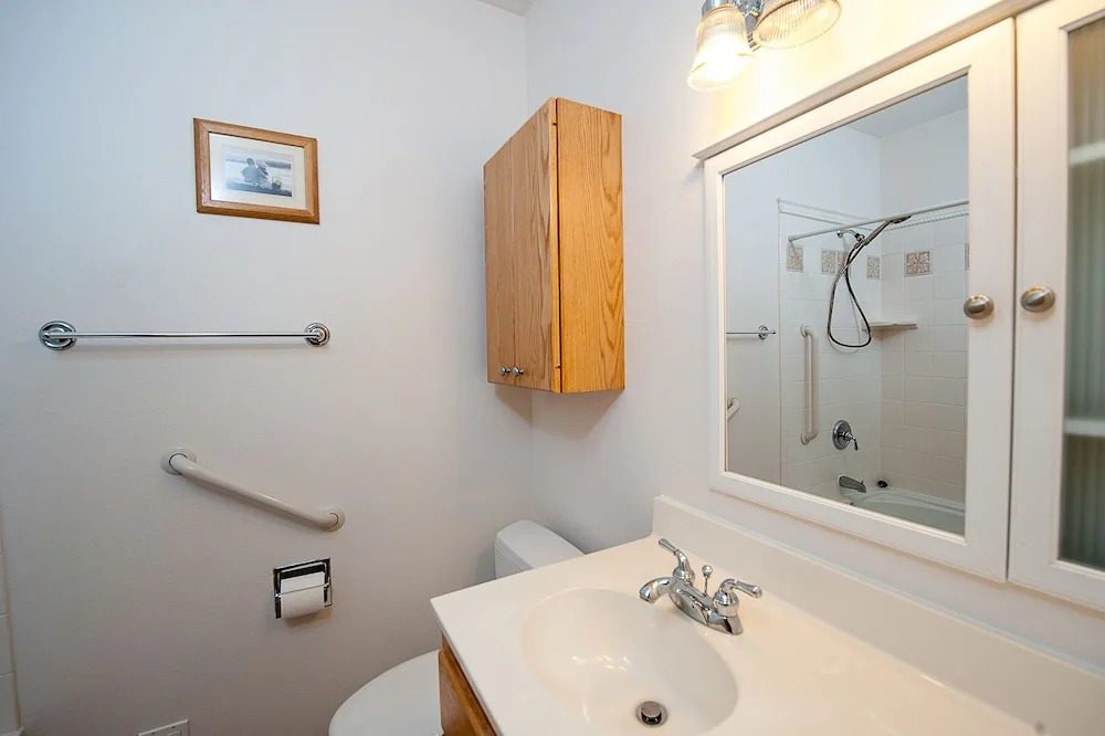 Beverly Beach Retreat 3 Bedrooms 2 Bathrooms Home