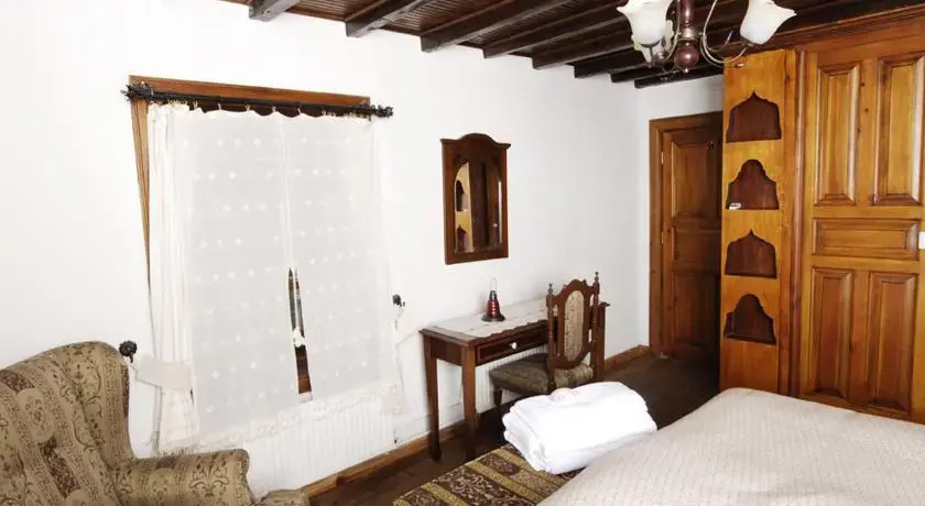Collage House Hotel