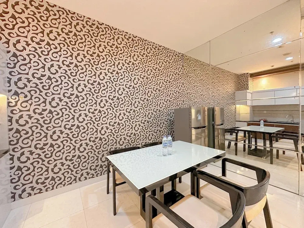 2Br Apartment Near Tunjangan Plaza In City Center At Trillium Residence