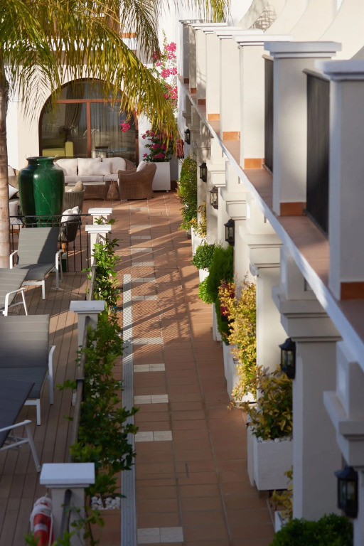 Paloma Blanca Boutique Hotel