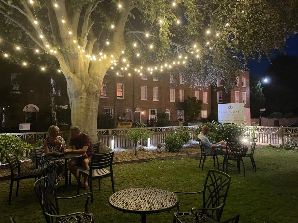 The Royal Adelaide Hotel