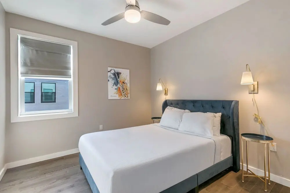 4BR Modern Townhouse in Mid City