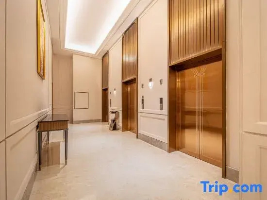 Vienna Hotel (Zhengzhou East High-Speed Rail Station East Square Putian West Subway Station)