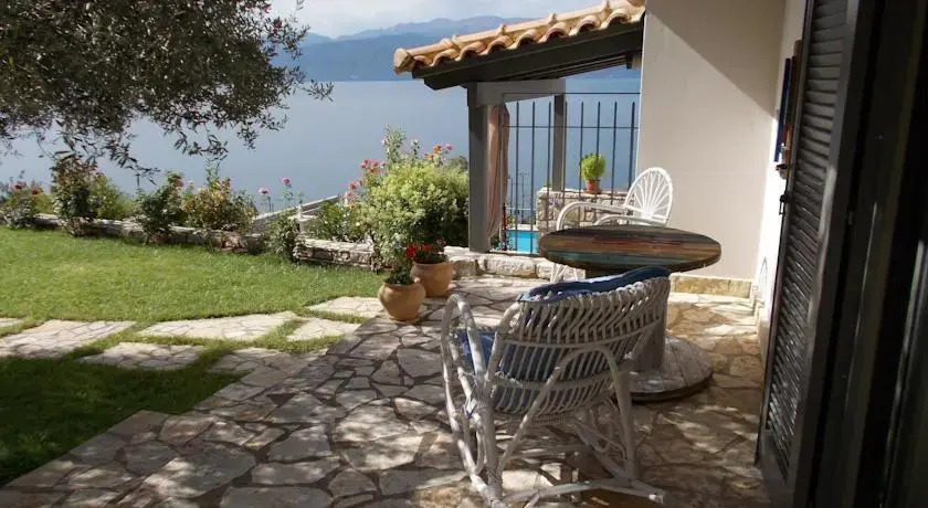Skaloma Villas Art 2