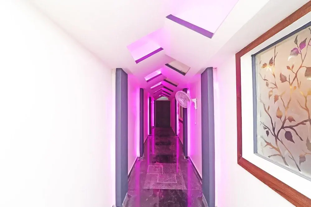 OYO 29423 03 Townhouse Inn