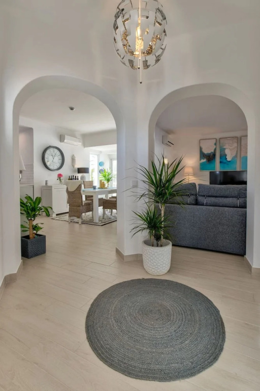66 ADM Clara - Beautifully Renovated Villa