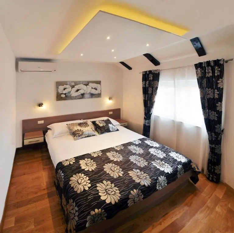 Deluxe Apartments & Rooms Sarella