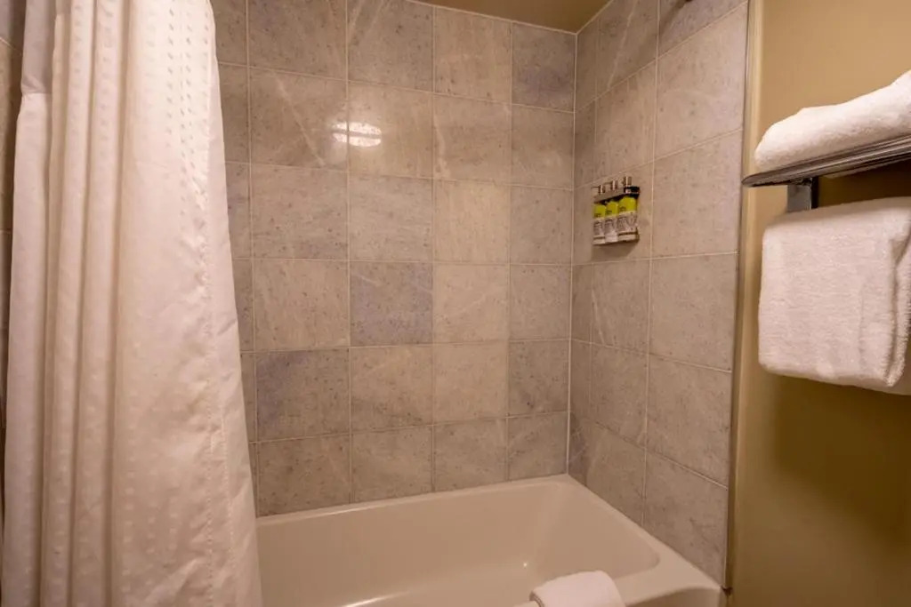 Holiday Inn Express Hotel & Suites Pittsburgh Airport by IHG