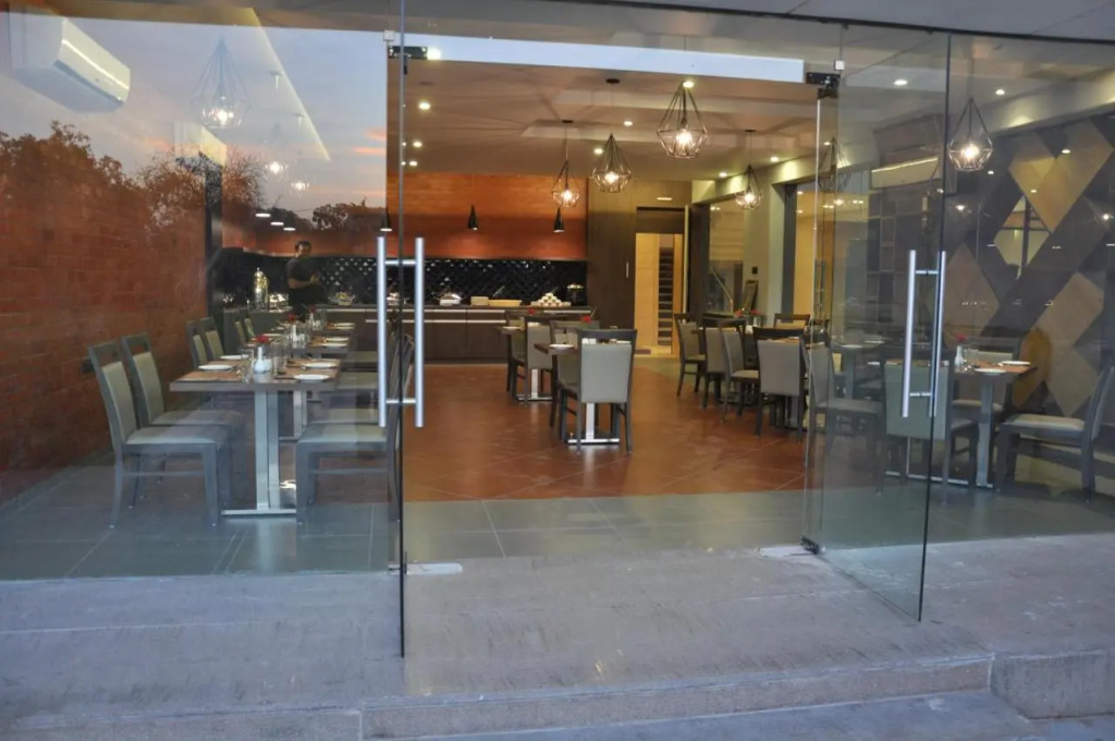 Pride Biznotel Manjusar Vadodara Near Sokhda Lake