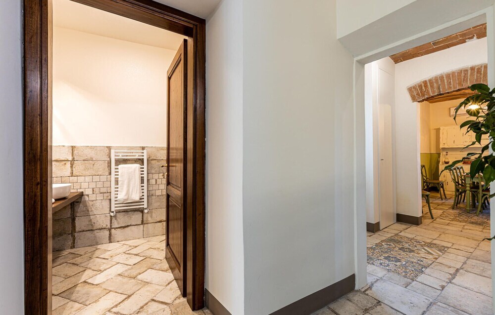 Beautiful Apartment in Vinci With Wifi and 1 Bedrooms