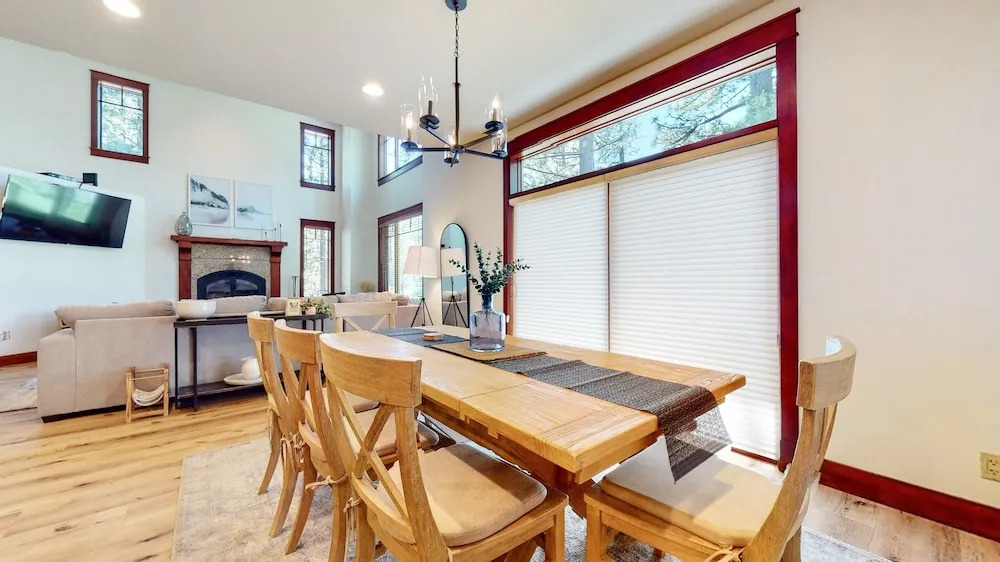 Timbers 15 Private Hot Tub, 2 Car Garage, Washer Dryer, Large Townhouse by RedAwning