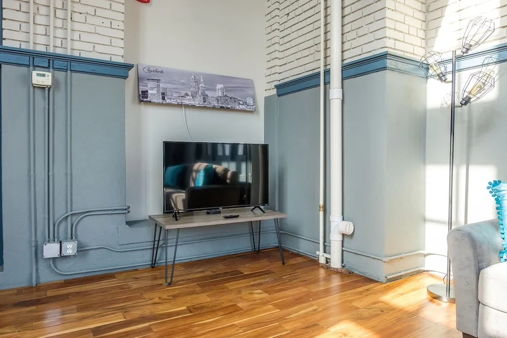 Spacious CLE Apartments by Frontdesk