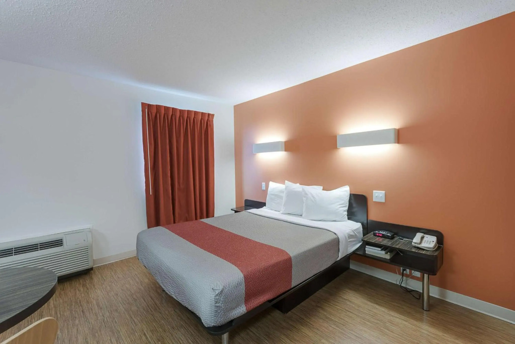 Motel 6-Brandon, MB