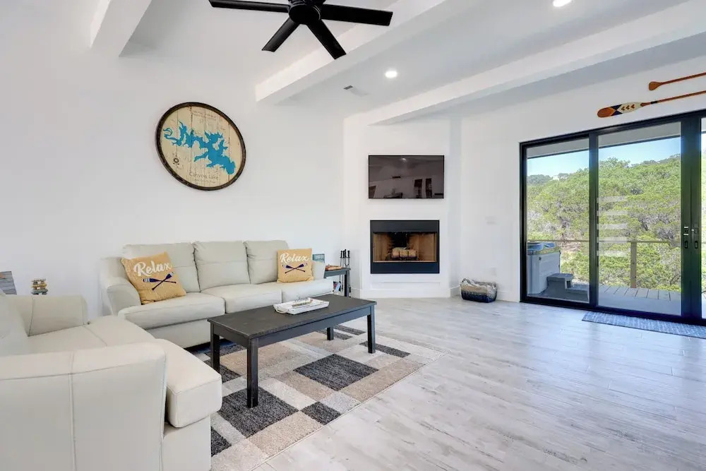 Canyon Lake Getaway: Hot Tub, 1 Mi to Boat Ramp!