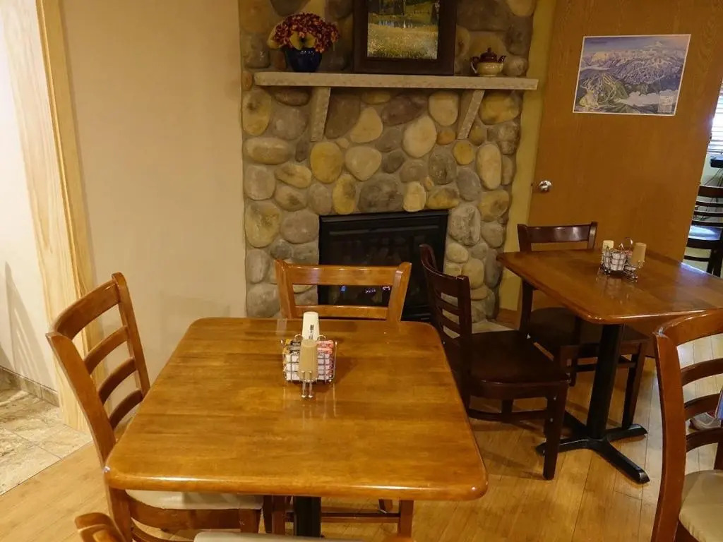 Crest Trail Lodge
