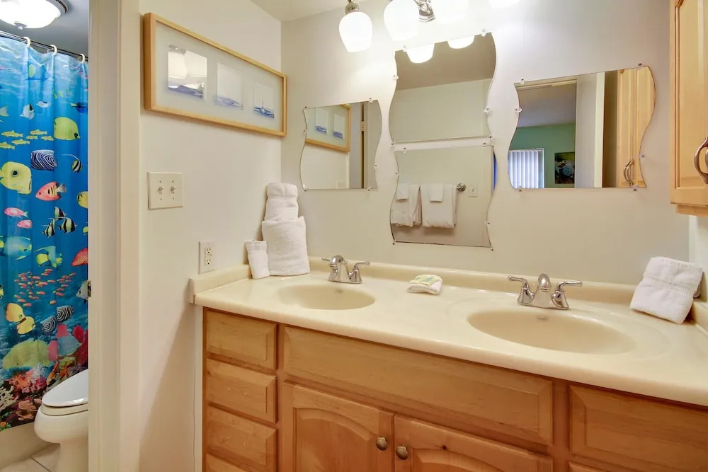 Land's End 205 Building 6 Beachfront With Private Balcony!