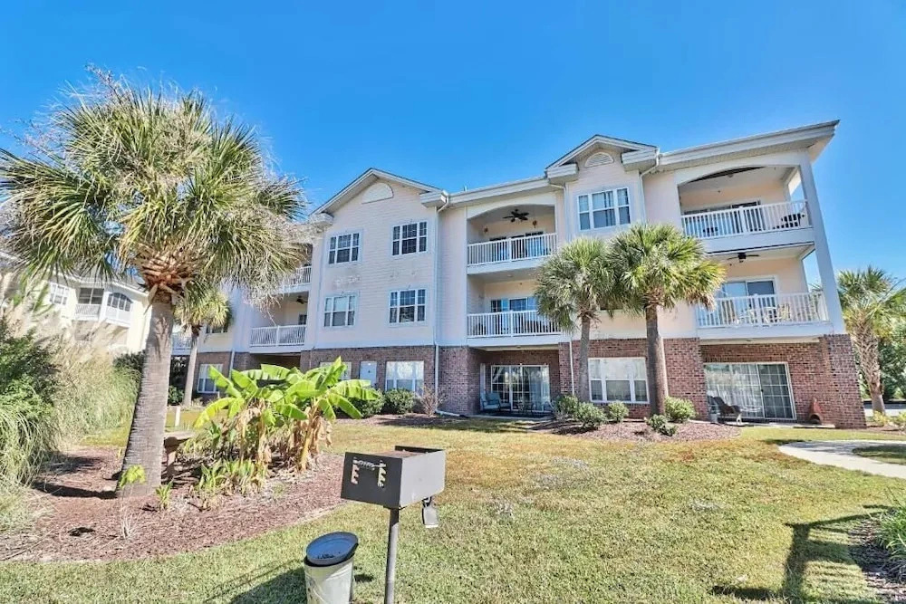 Pet-Friendly Luxury 3BR with Pool Sleeps 8 Near Beach