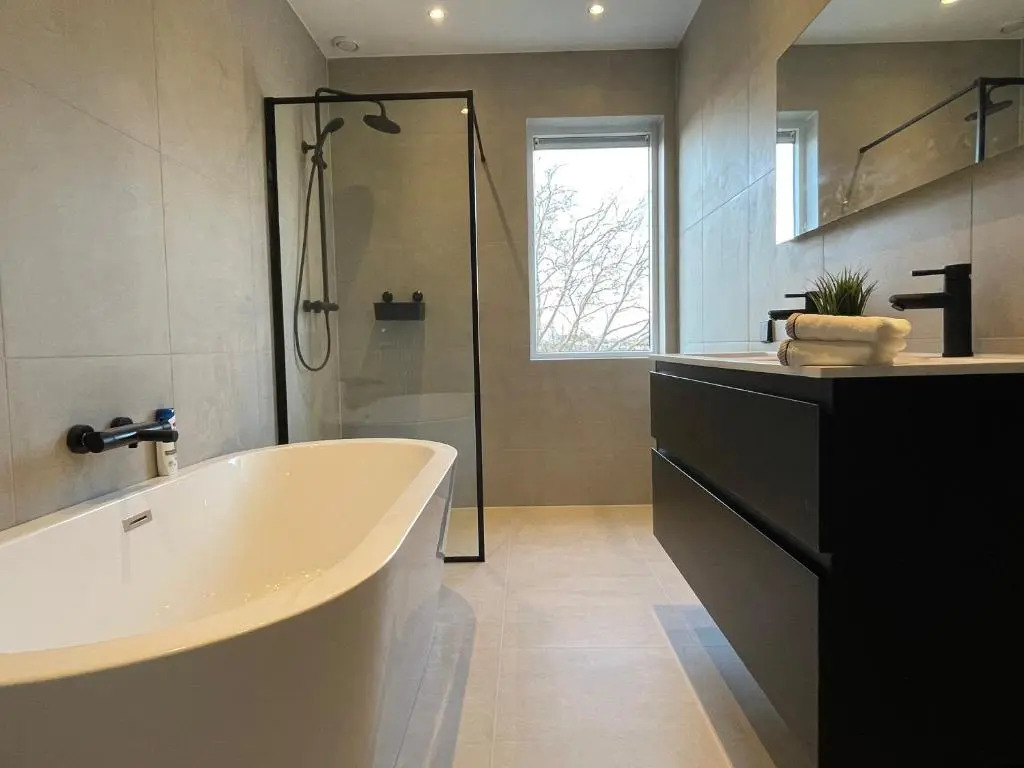 Great 3 Bedroom Serviced Apartment 98m2 -MNL G-