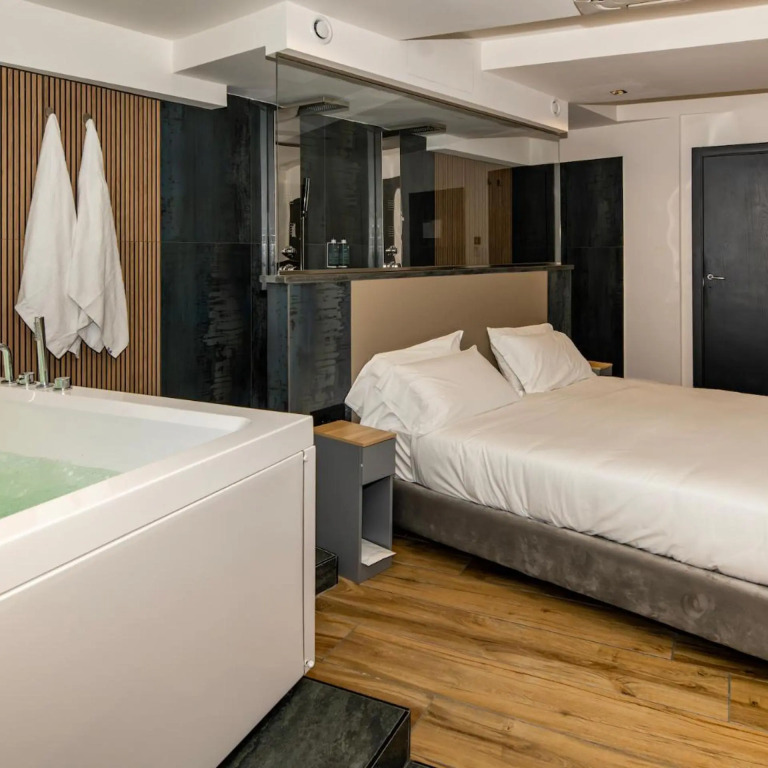 Golden Hotel
