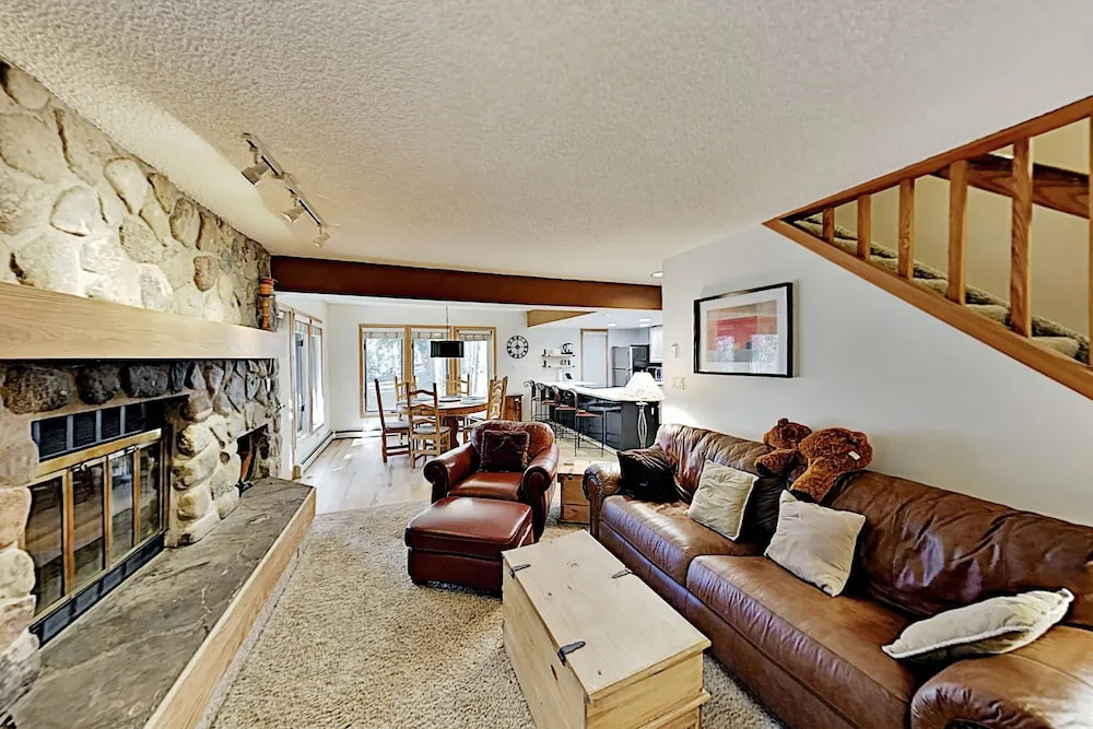 Creekside Townhouse #300 - 3 Br townhouse by RedAwning