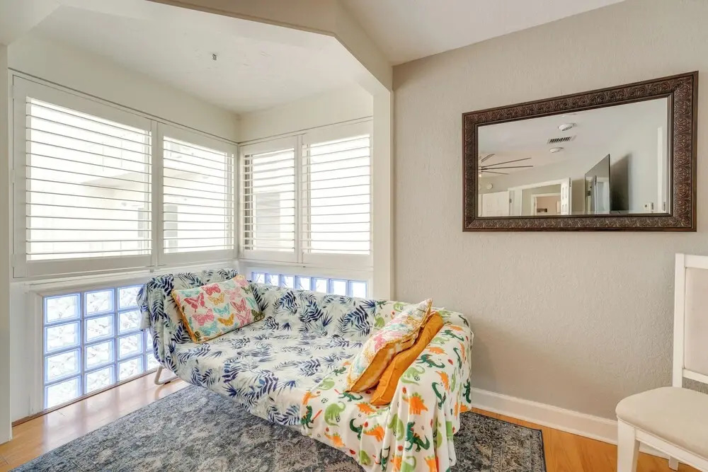 Coastal 'sea Side' Townhome - Walk to Beach!