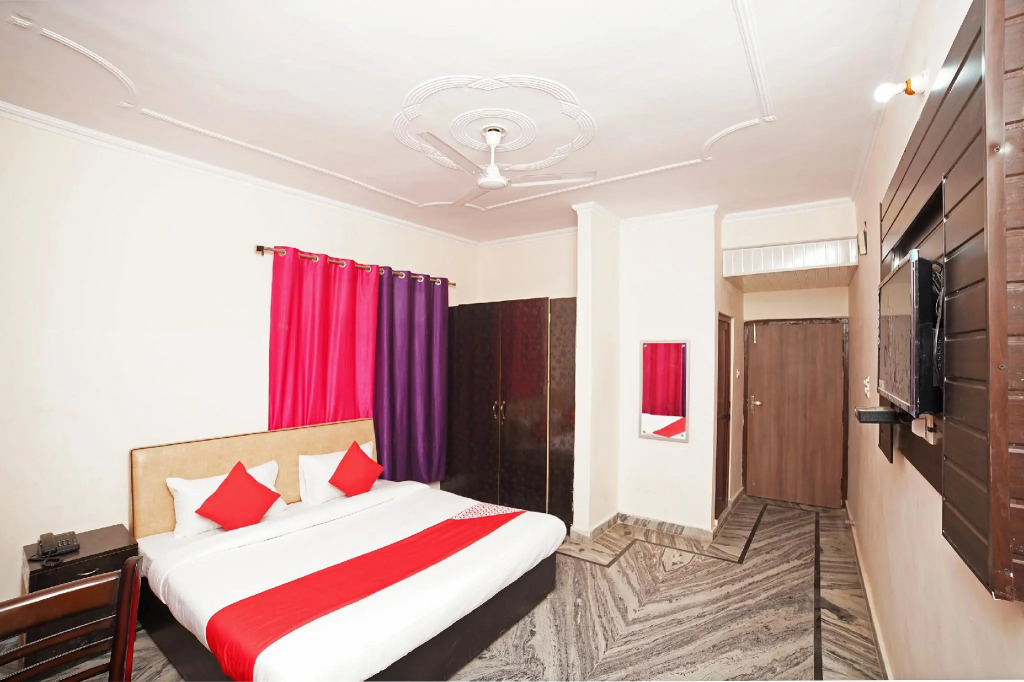OYO 30480 Hotel Mohan Palace