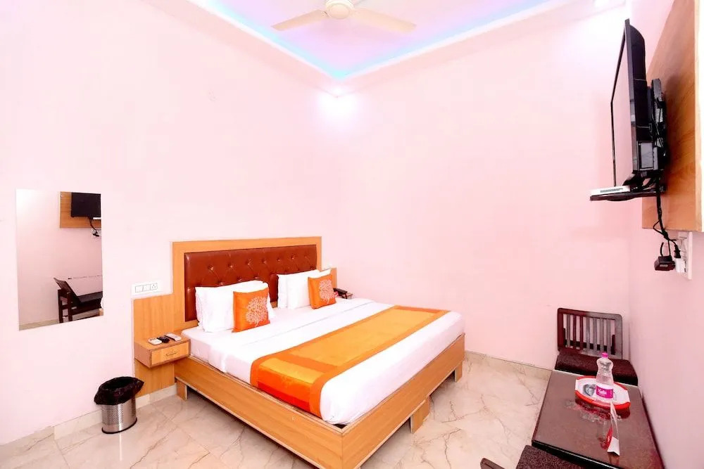 OYO 11497 Hotel Sharnam
