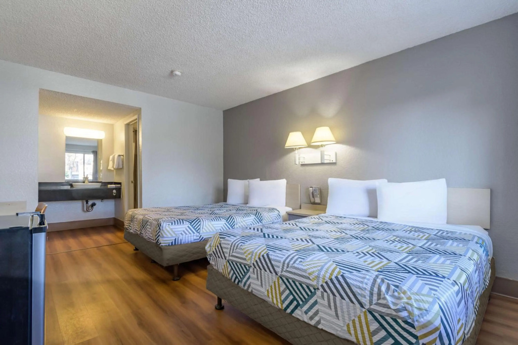 Motel 6 Hayward, CA- Silicon Valley Gateway