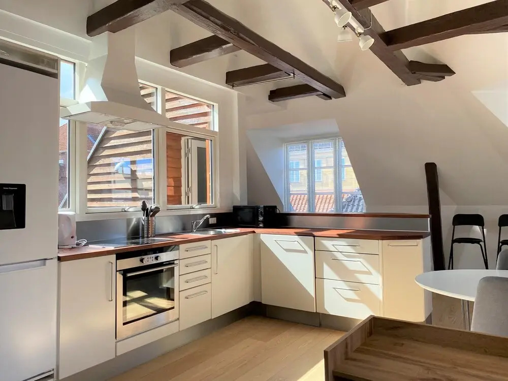 Sanders Merchant - Dreamy 3-bdr Apt w Terrace