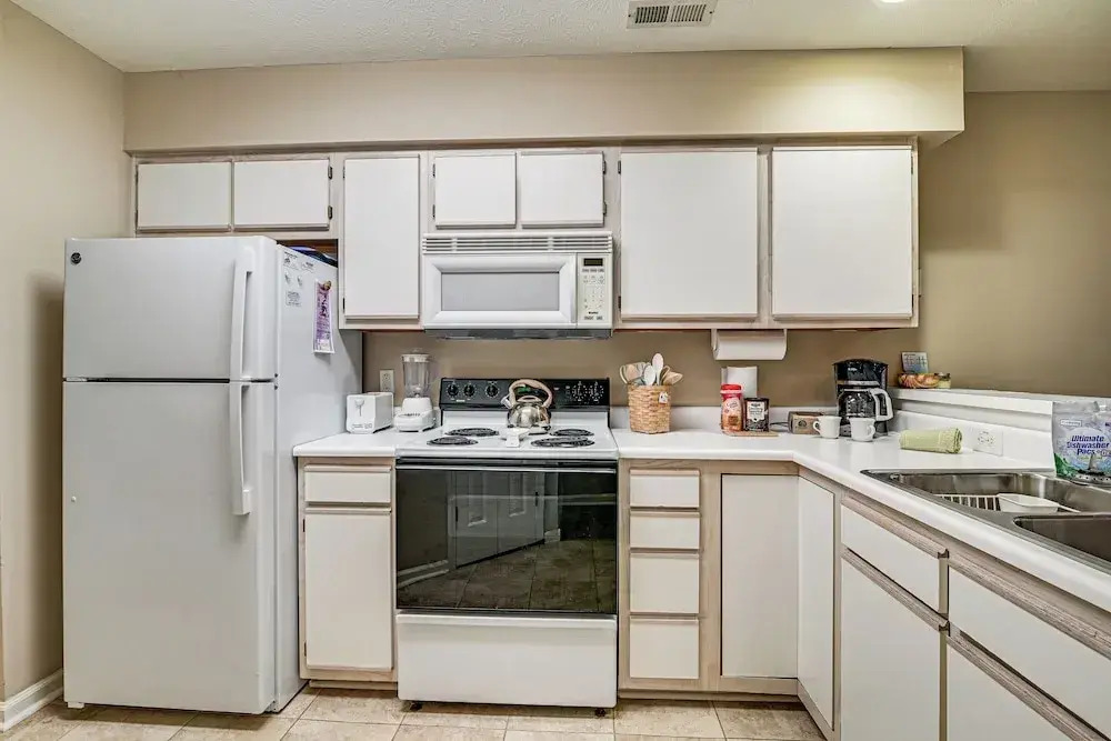 Pawleys Island Condo w/ Screened Porch + Golfing!
