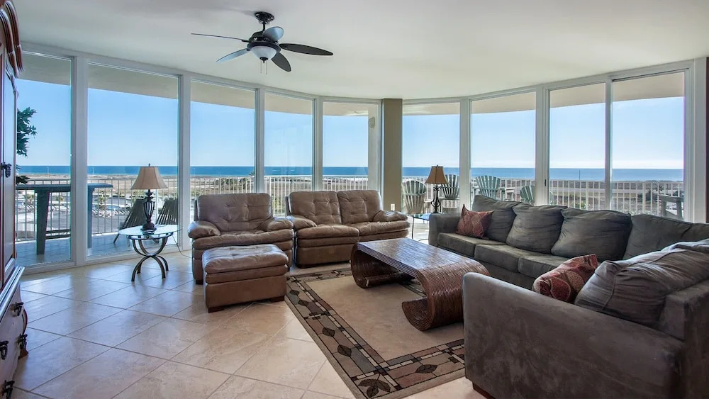 Four Bedroom Condo With Wraparound Balcony - Unit Crc0510