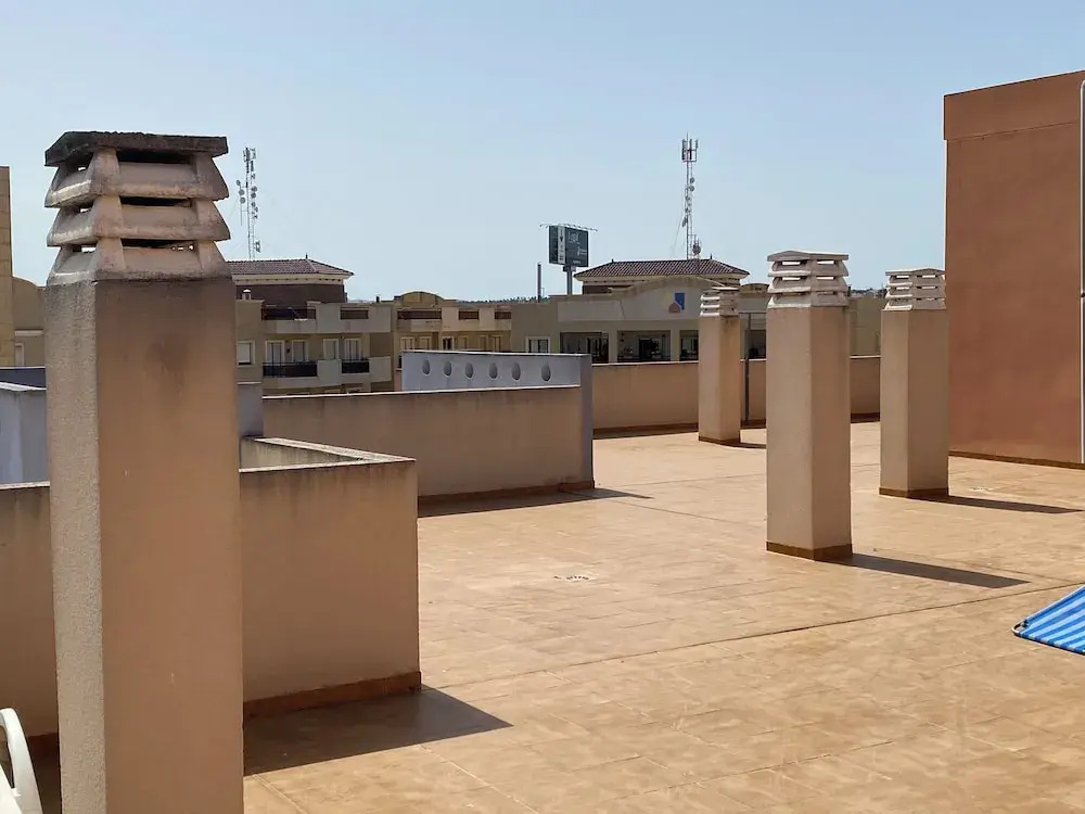 Apt - Sleeps 4 - Balcony - Communal Pool