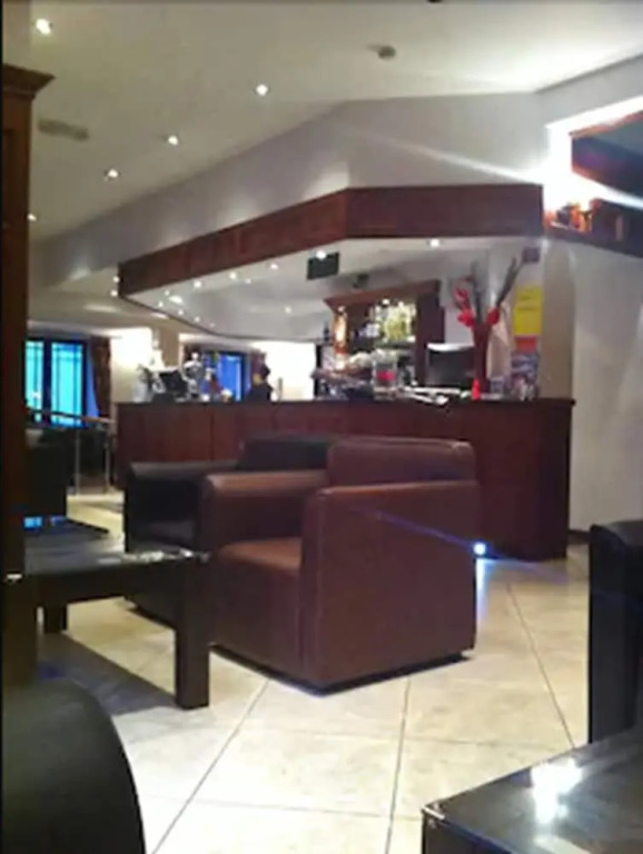 County Hotel