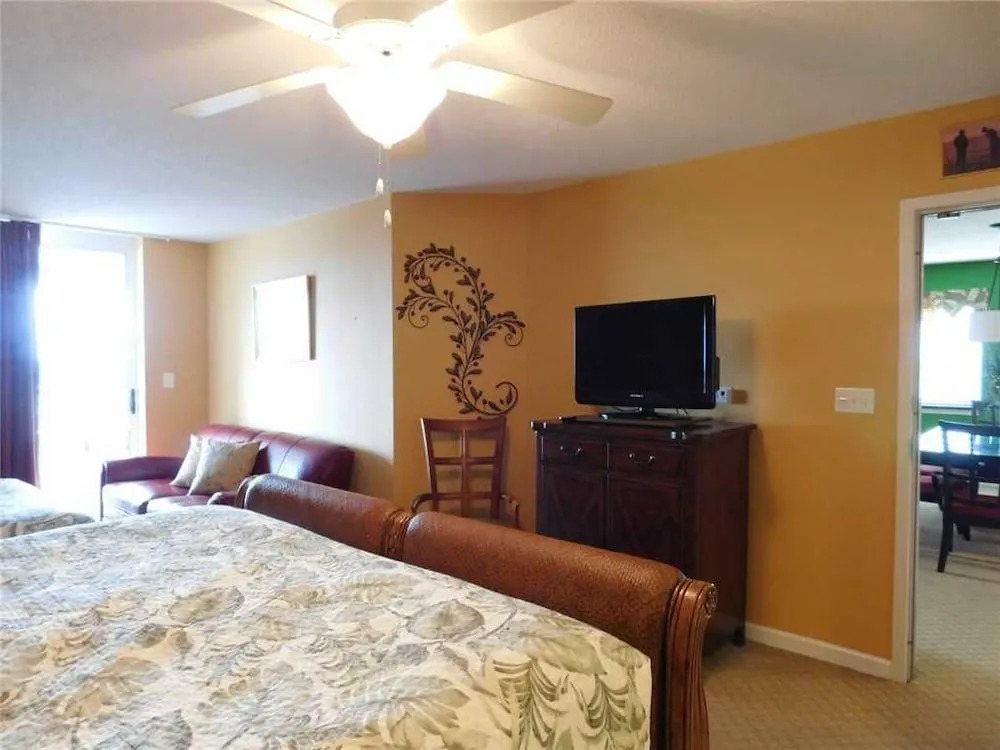 Yacht Club Villas #2-1005 3 Bedrooms 3 Bathrooms Condo