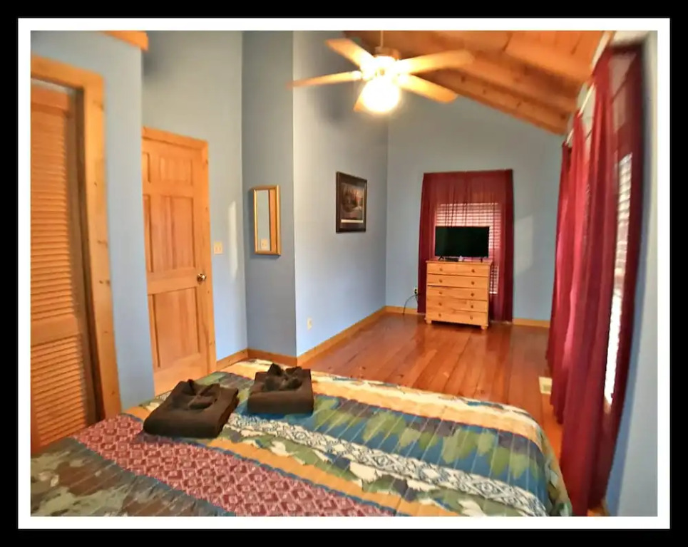 Mountain Tyme Lodge 5 Bedrooms 3 Bathrooms Cabin
