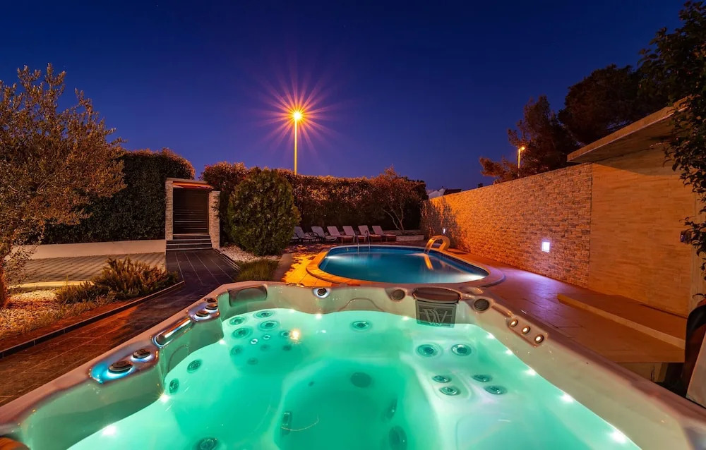 Nice Home in Zadar With Wifi and 8 Bedrooms